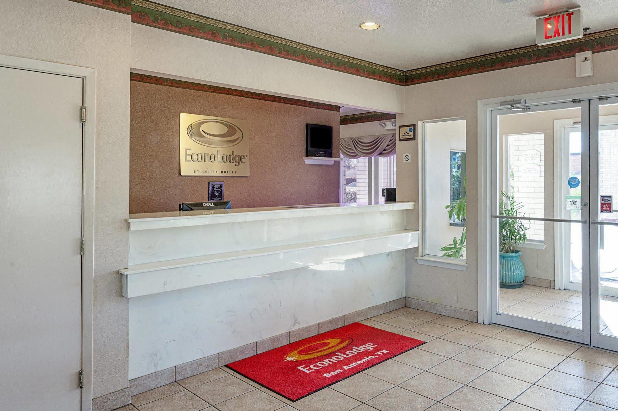 Econo Lodge Downtown South San Antonio Exterior photo